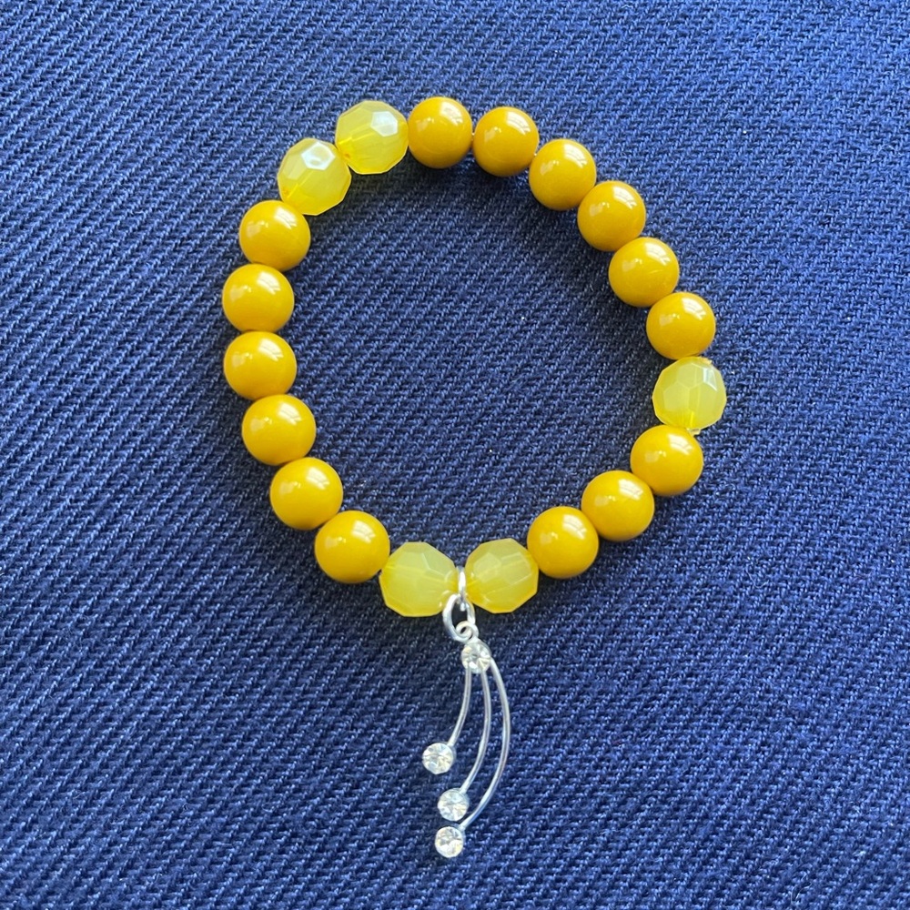 New Hand Made Yellow Beaded stretch Bracelet with Silver Charm